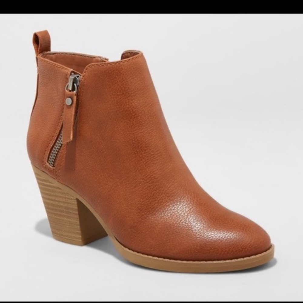 Universal threads cognac booties